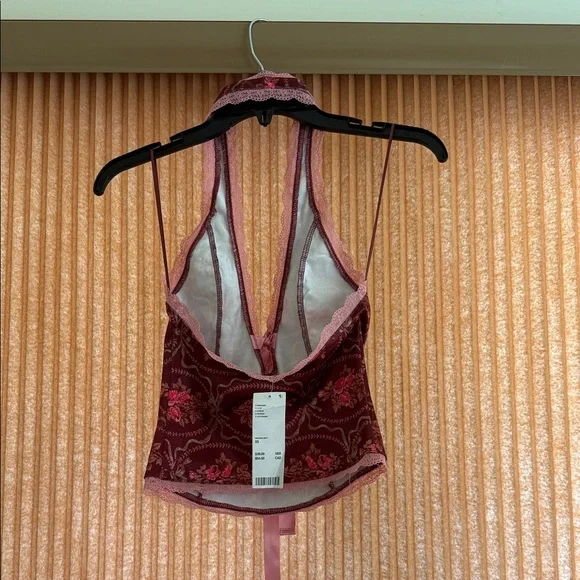 Kimchi Blue Urban
Outfitters Farrah Halter Tank - Picture 3 of 4